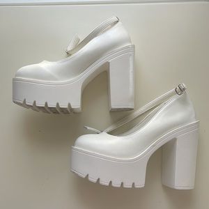 round toe chunky heel